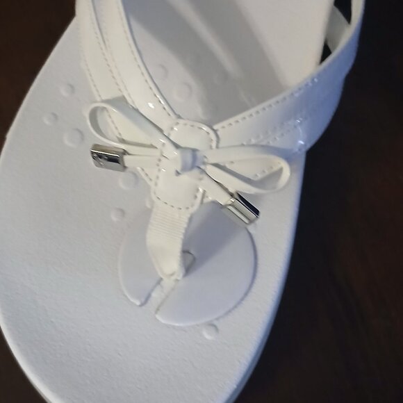 Vionic Bow Thong Sandals - Bella Anniversary - Picture 6 of 9